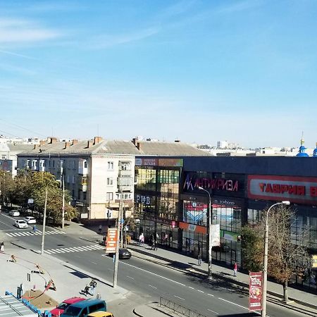 2Х Комнатная С Ремонтом В Центре.Renovated, Center Khmelnytskyi Exterior photo